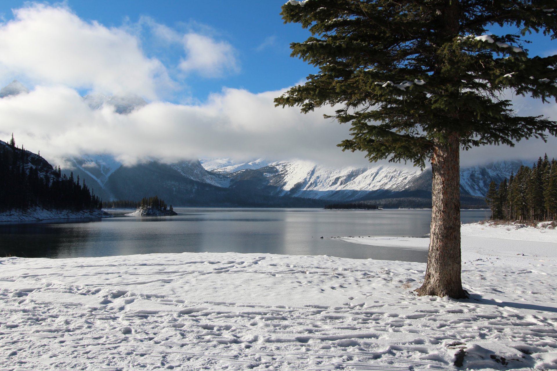 ky clouds mountain winter lake island tree snow