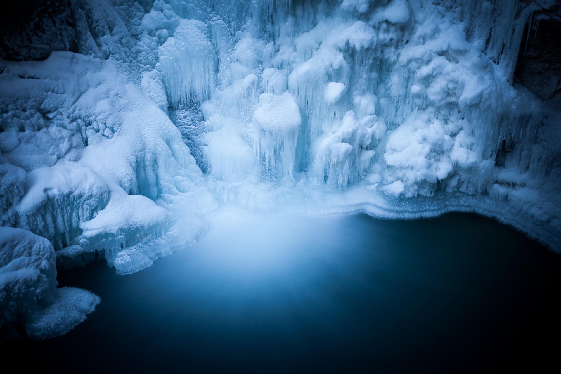 grotte cascade glace eau nature