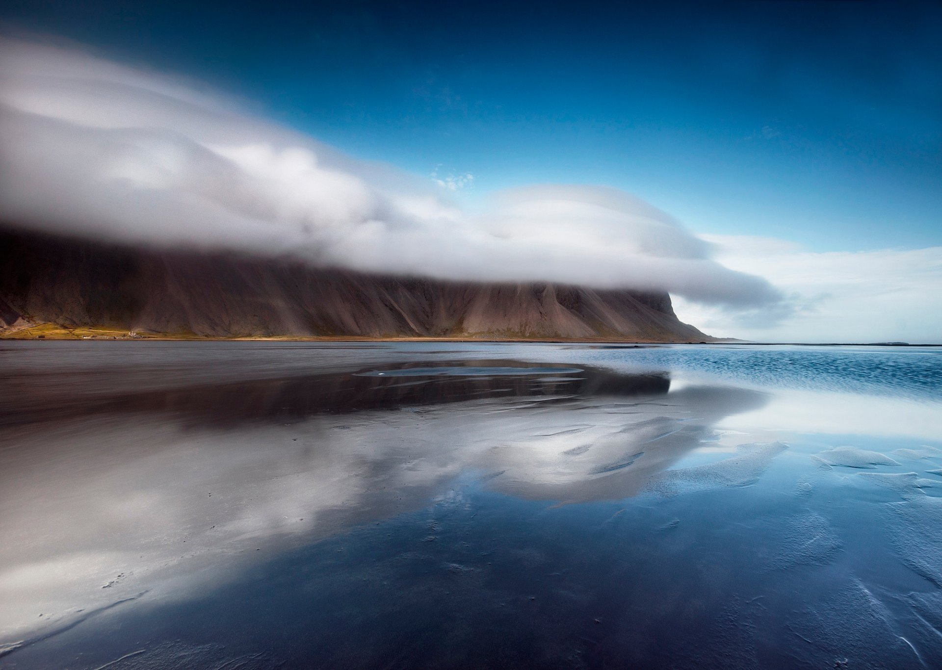 mountain reflection cloud