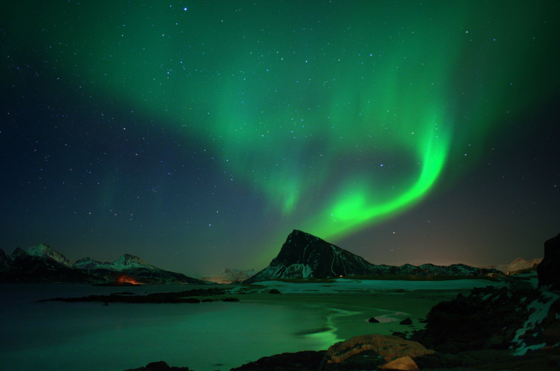 berge see nordlichter