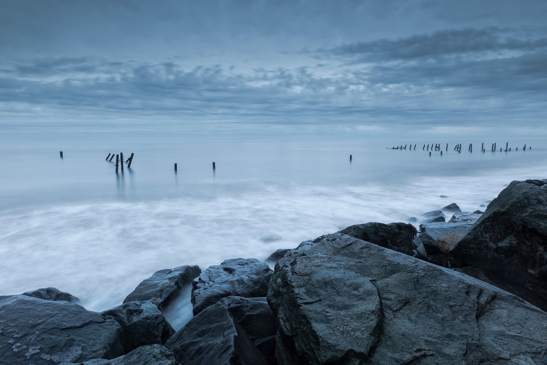 tones beach haze sky