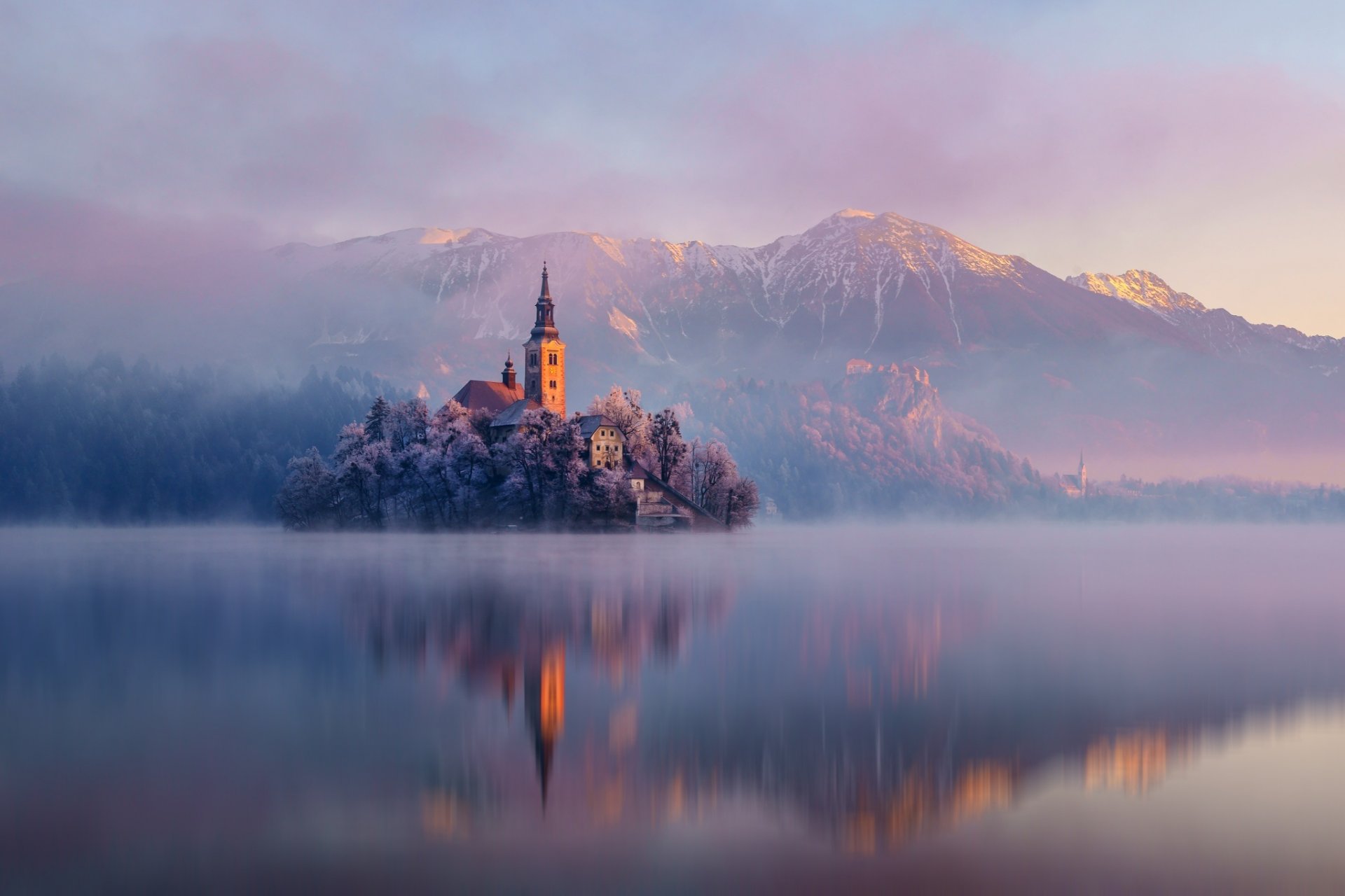 montagne lago riflessione isola chiesa natura foresta paesaggio