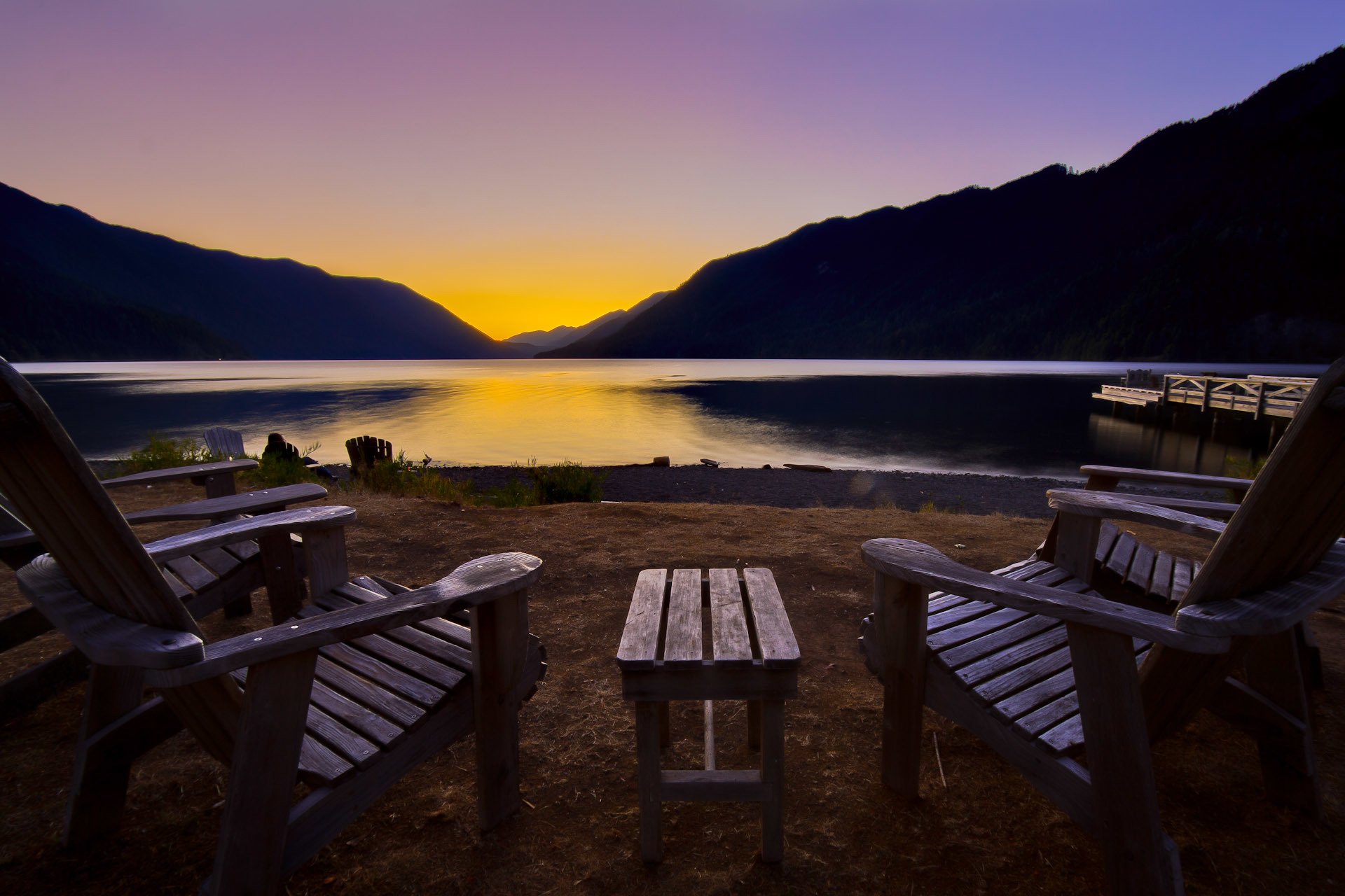 crescent lake lodge olympic crescent national park washington usa sonnenuntergang see berge landschaft ufer stühle tisch