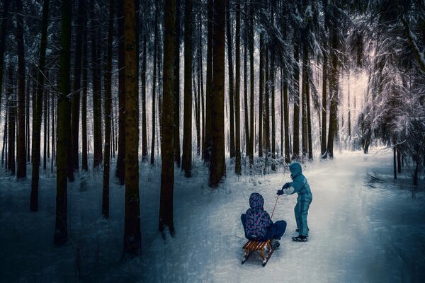 Kinderspiele im Winterwald