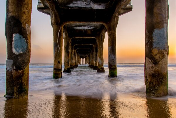 Muelle en la playa de California