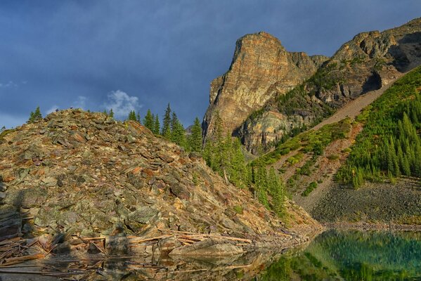 Wonderful mountainous terrain of Canada - National Park