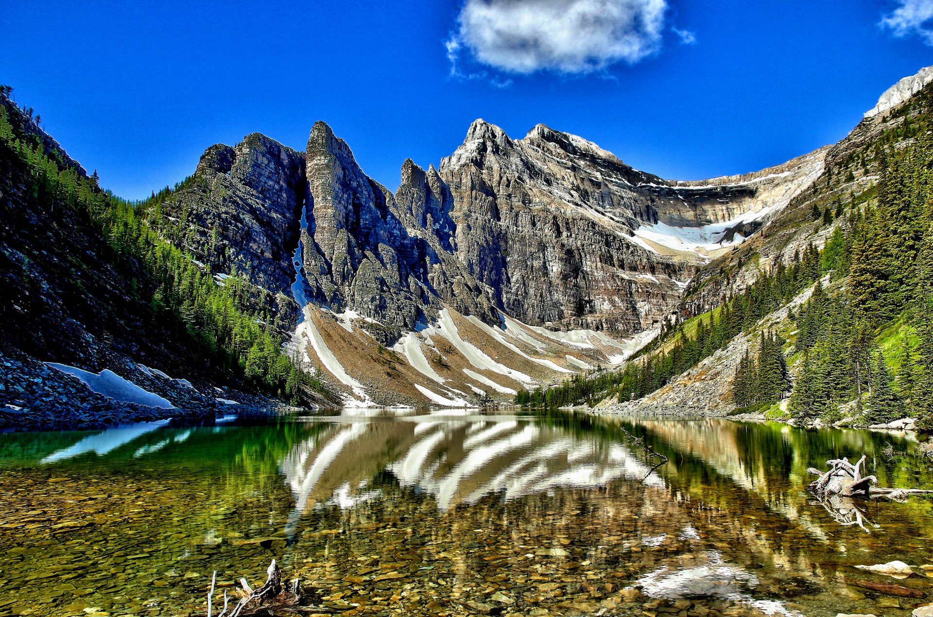 lago agnes parque nacional banff alberta canadá cielo montañas nieve árboles lago