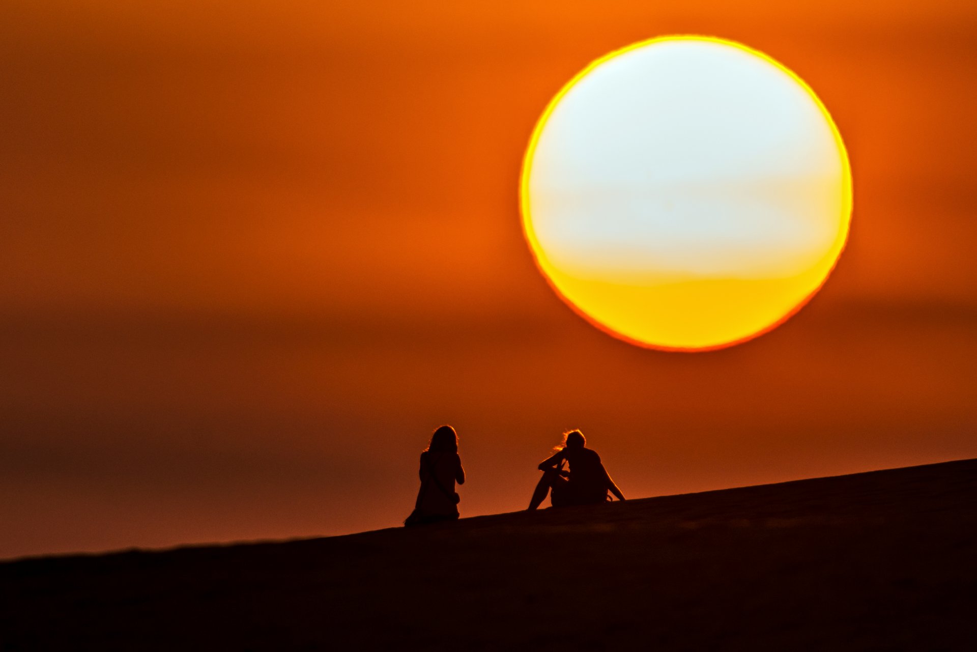 un ball sky silhouette