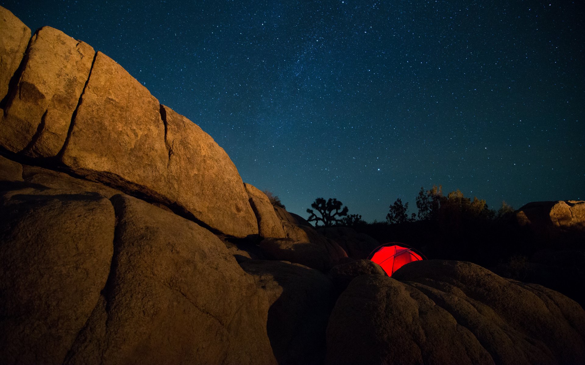 joshua tree national park млечный путь скала ночь палатка