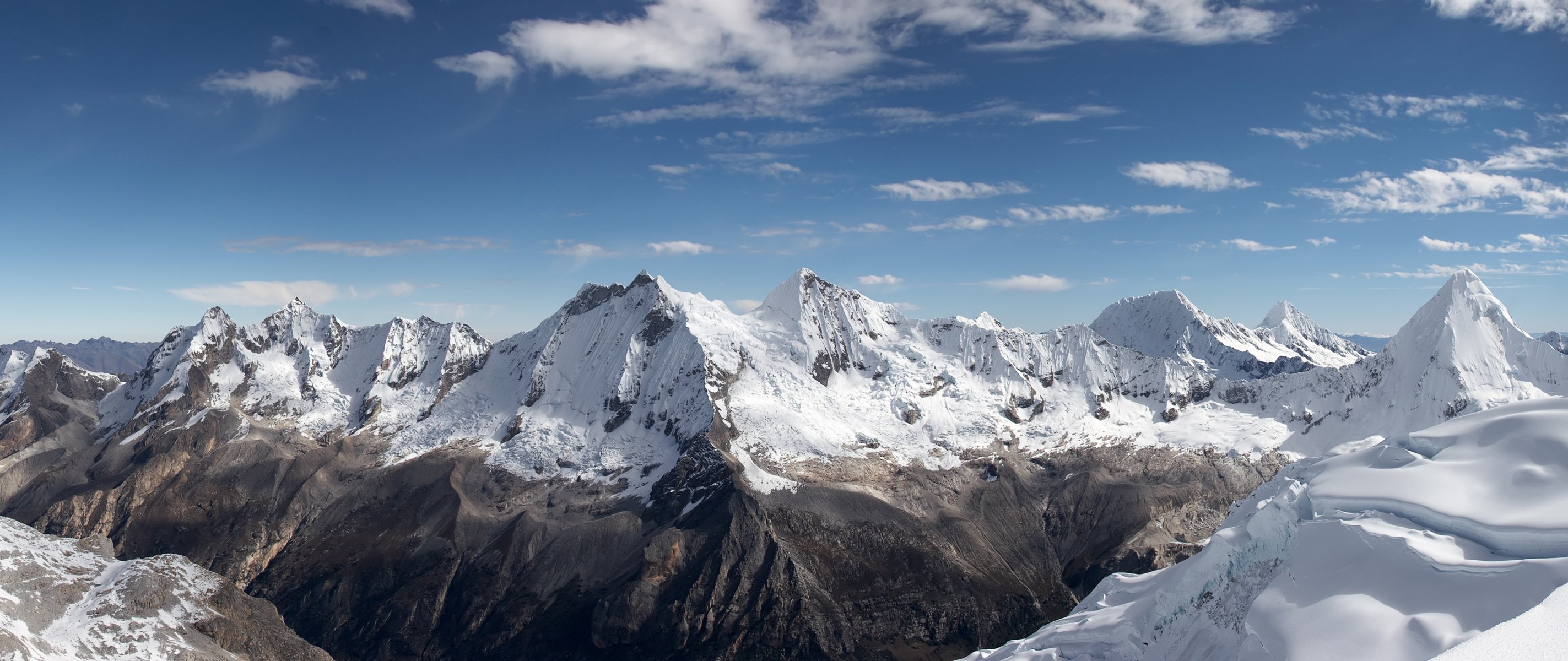 montañas nieve nubes