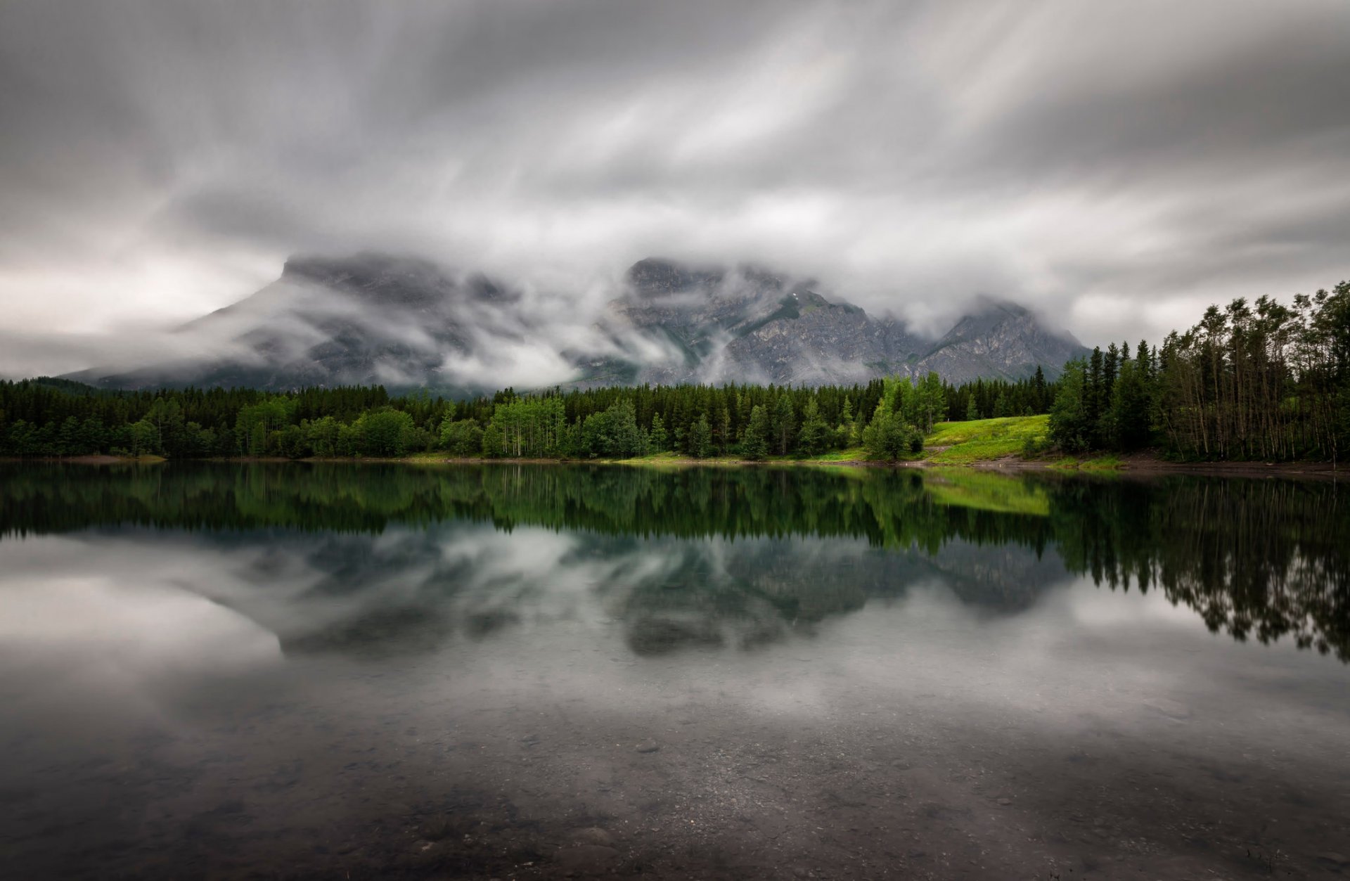 alberta lago montagne nuvole