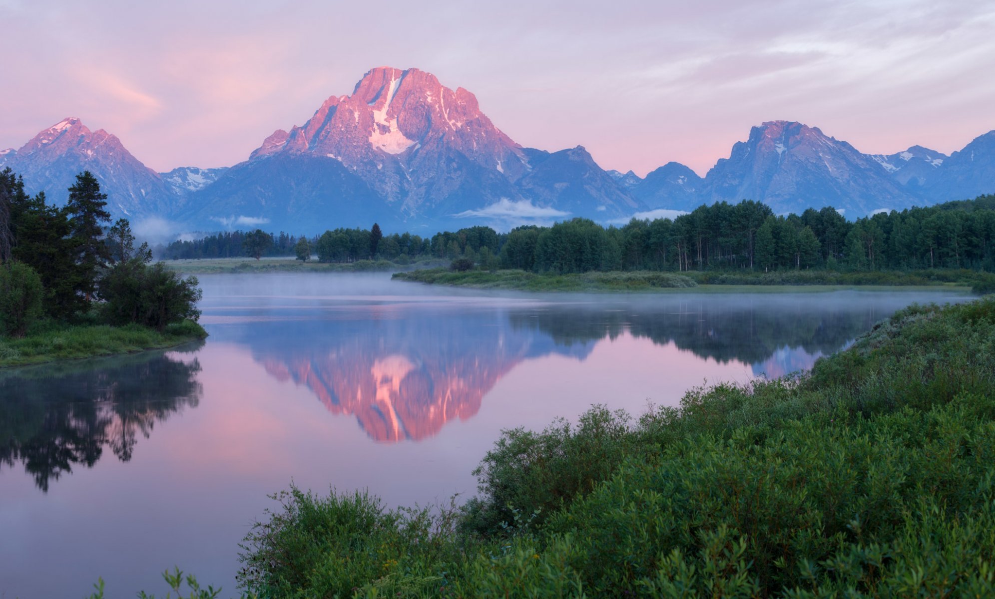 stany zjednoczone wyoming park narodowy grand teton zakręt rozlewiska góry rzeka woda las drzewa poranek mgła niebo chmury odbicie