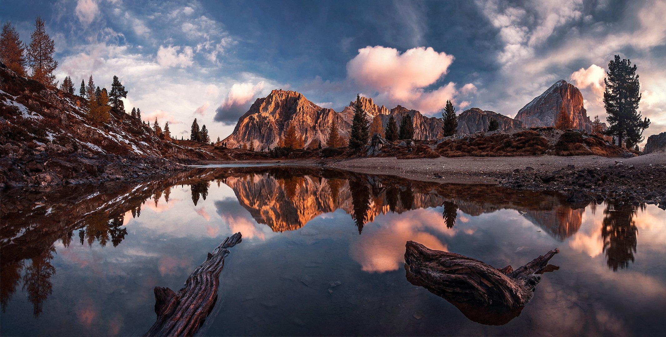 montagne cielo nuvole riflessione