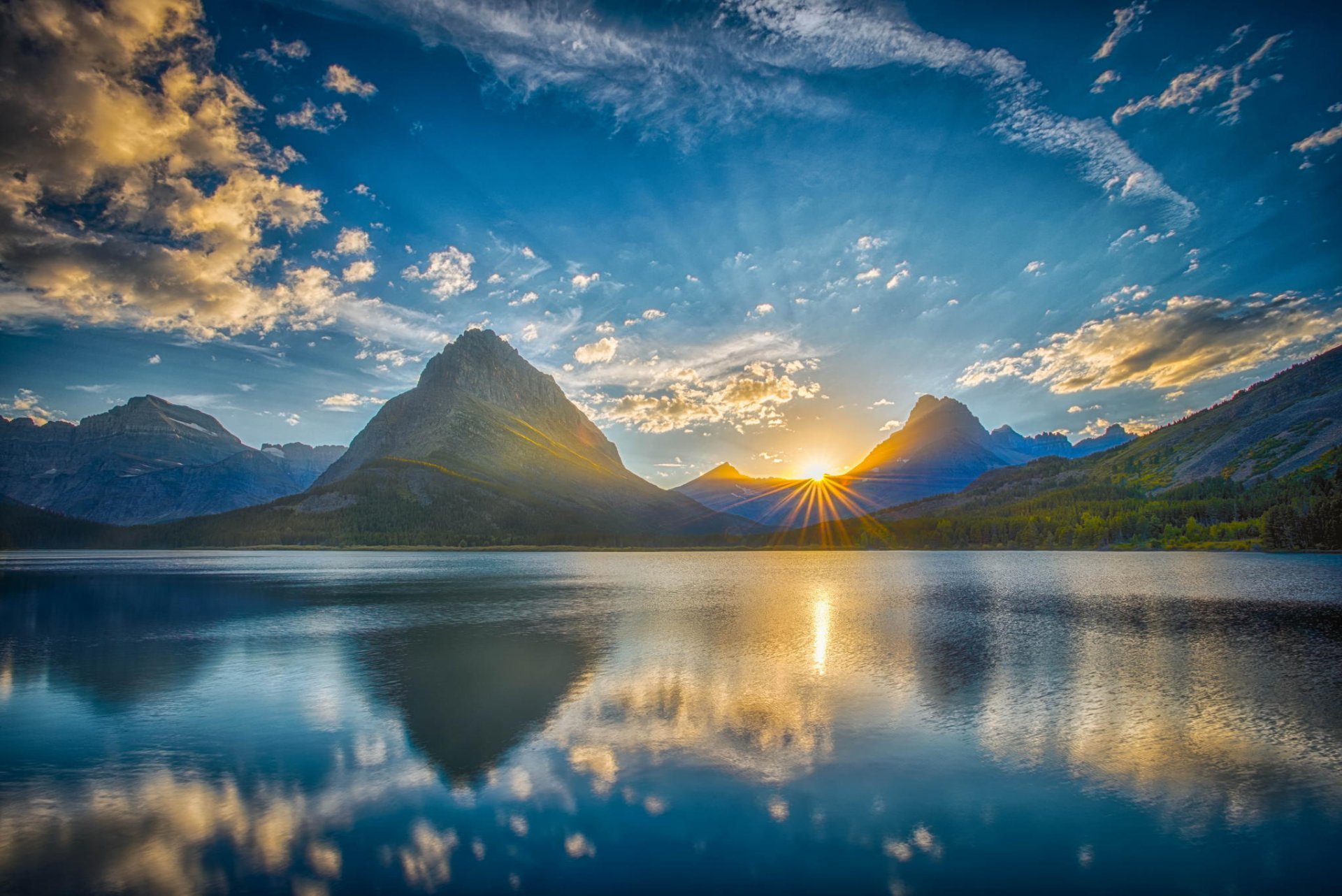 montagnes lac nature paysage ciel nuages lumière du soleil soleil