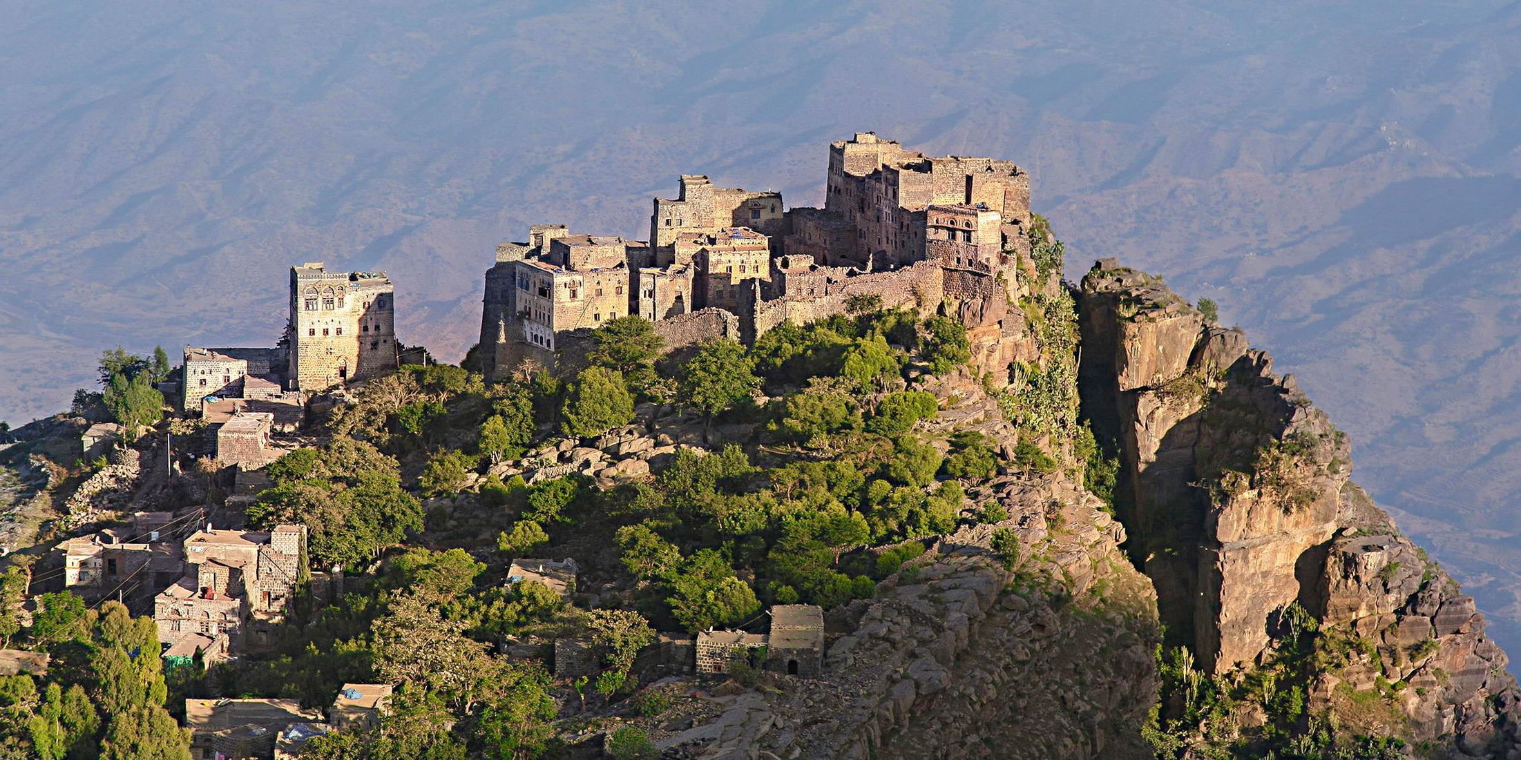 yemen pueblo piedras montañas