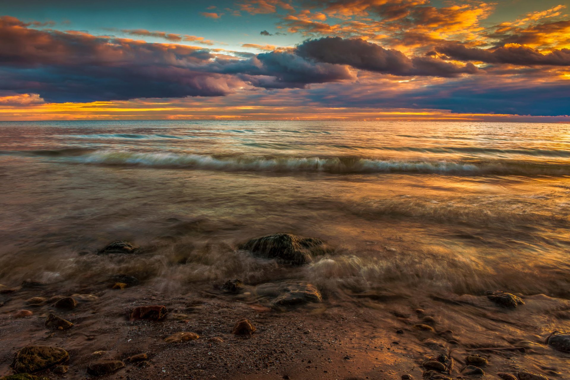 ajax waterfront ontario kanada jezioro fale niebo chmury