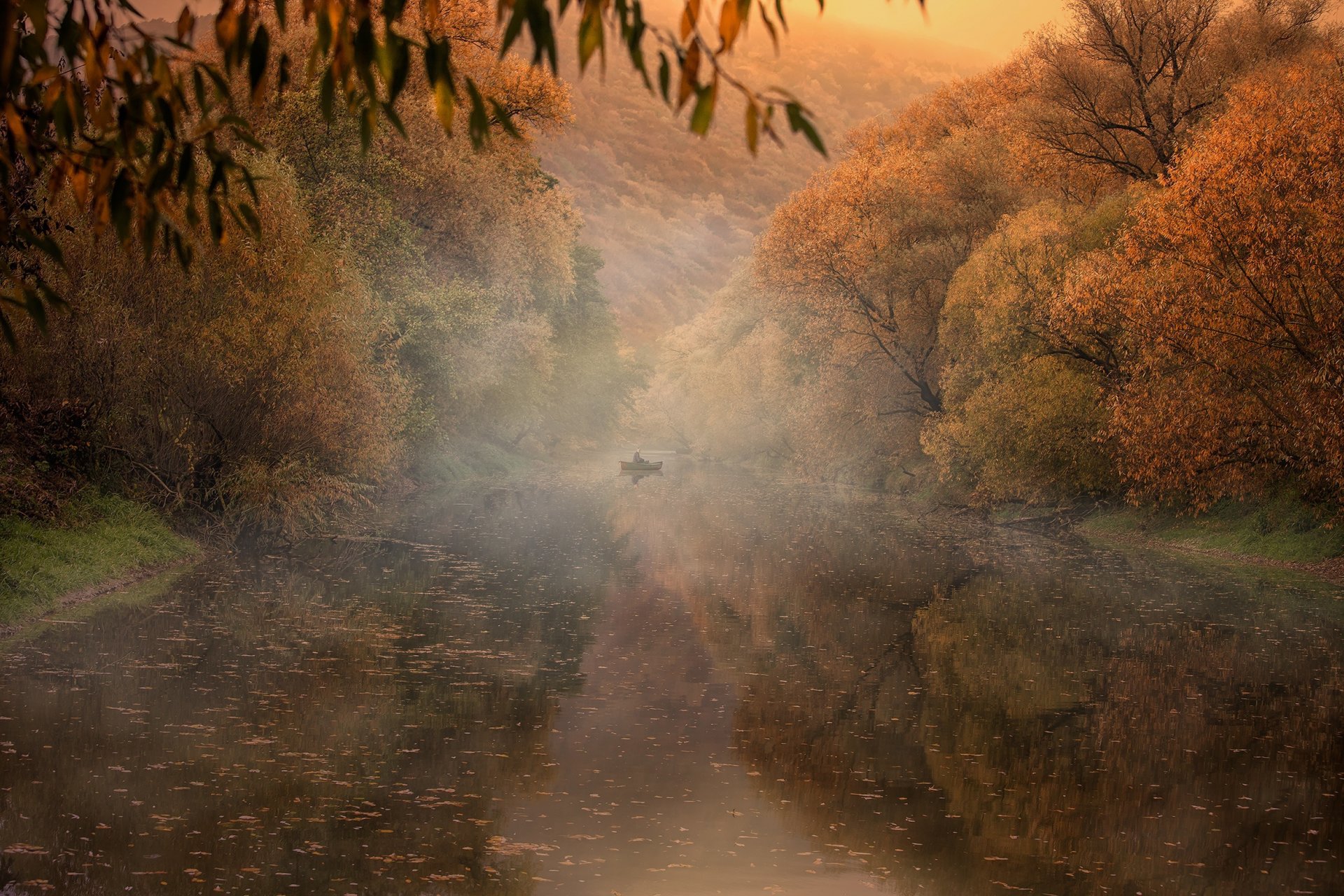 fiume autunno barca