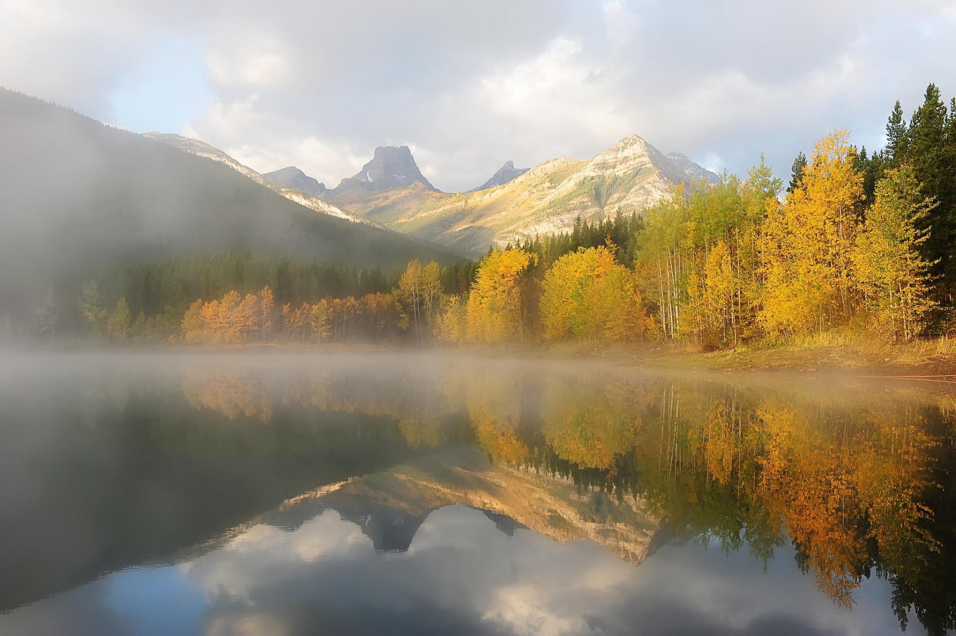 mountain lake morning haze forest tree autumn nature