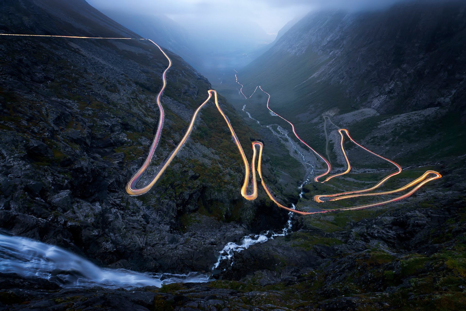 noruega escalera de trolls carretera