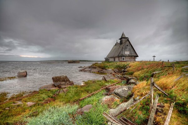 Edificio de madera en Solovki en el Norte de Rusia