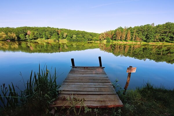 Passerelles sur le lac. Lac du village