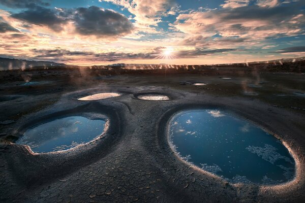 Fotos de géiseres al atardecer en Islandia