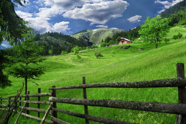 Una mañana soleada en el pueblo de Kosovo