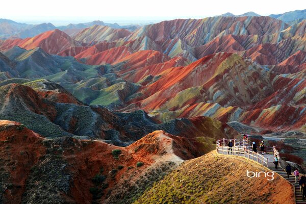 Una vista fascinante de las cimas de las montañas