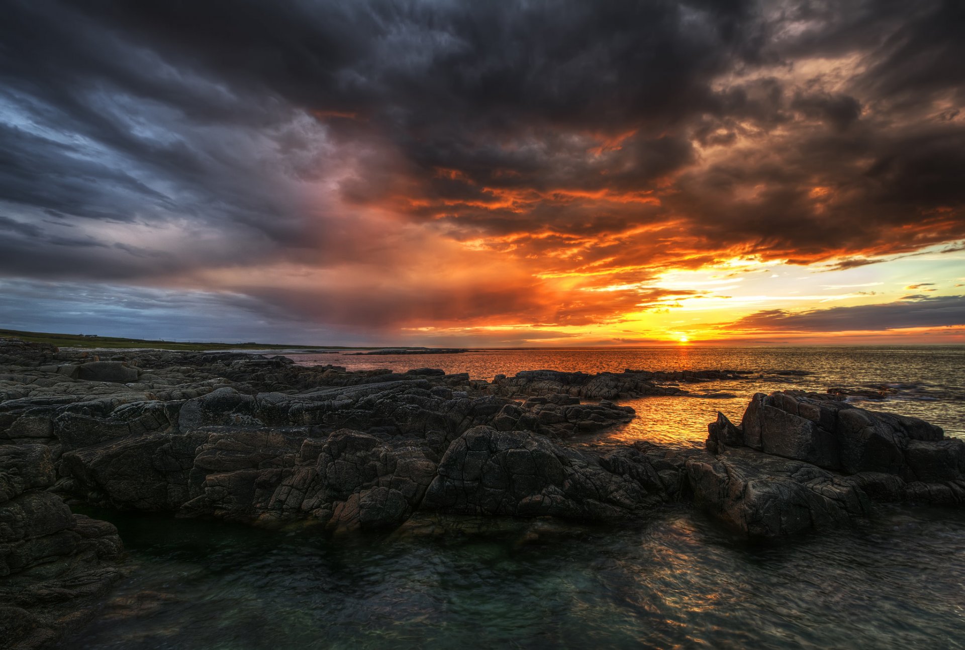 irlanda contea di donegal mare spiaggia pietre tramonto