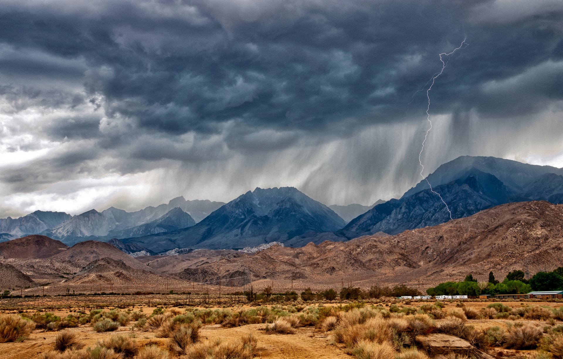 sierra orientale nevada vicino a bishop california monsone montagne deserto pioggia