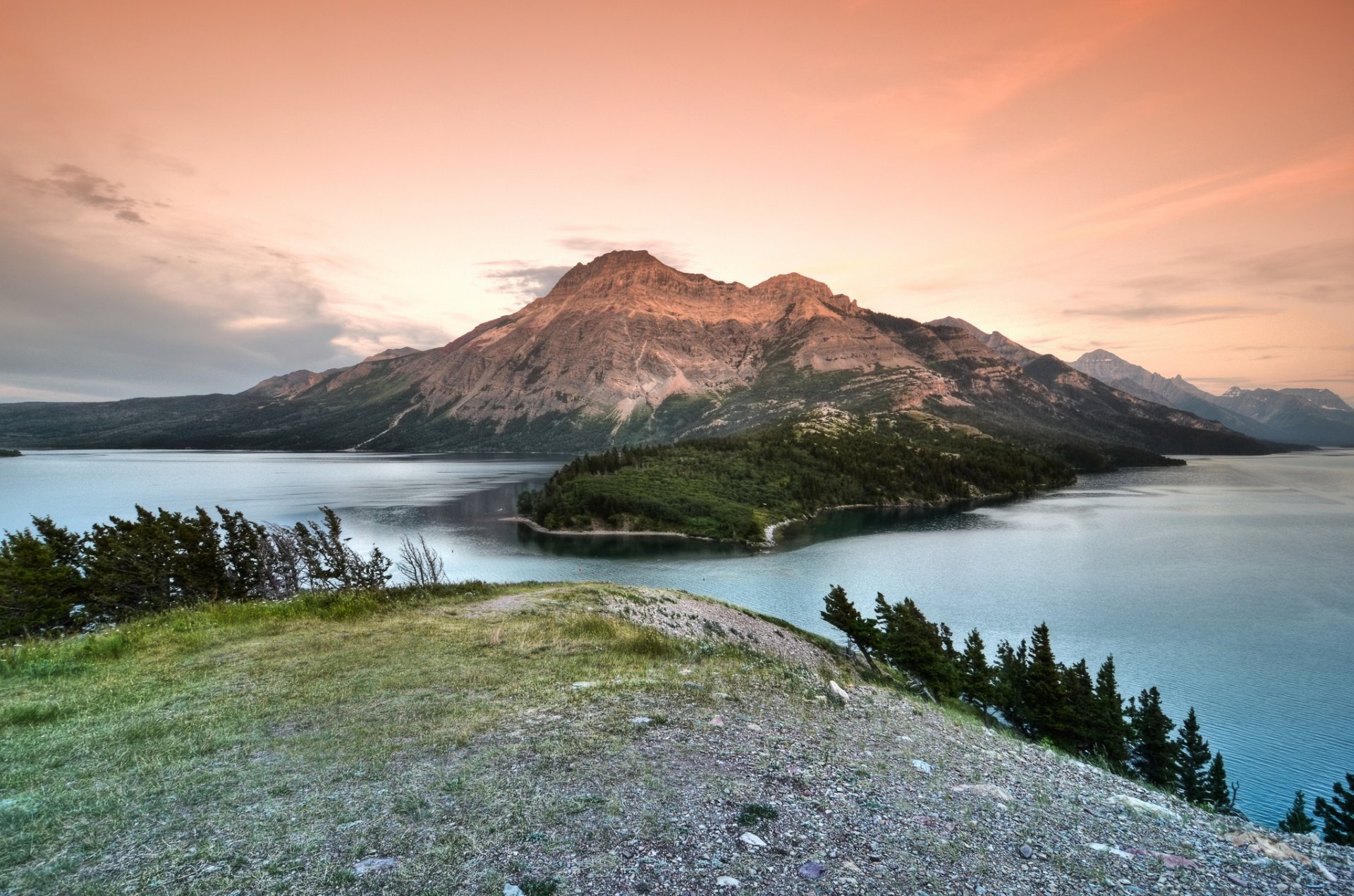 laghi di waterton canada alberta lago parco nazionale foresta montagna