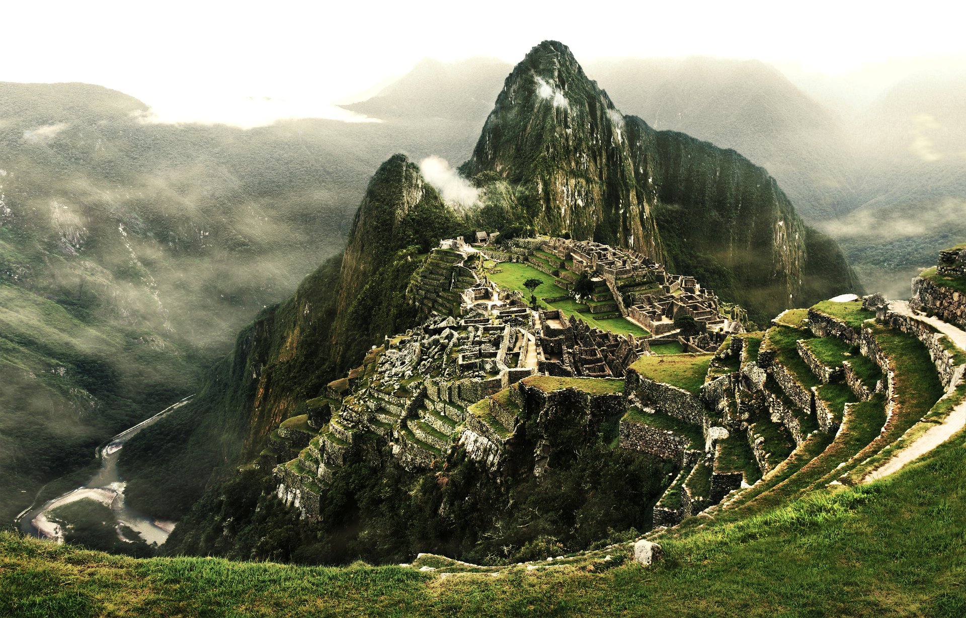 machu picchu pérou ville inca montagne marches nuages rivière