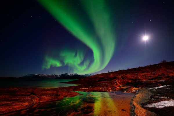 Splendida Aurora Boreale sulla Norvegia