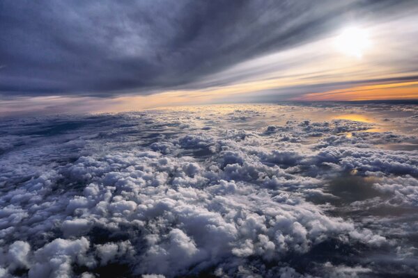 Fascinante vista de las nubes desde arriba