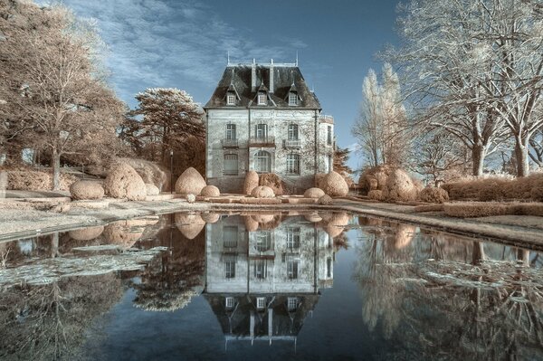 Reflet d un vieux château dans un plan d eau