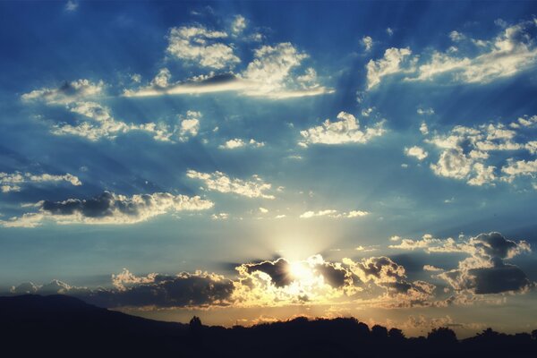 Himmel, Wolken und Sonnenuntergang