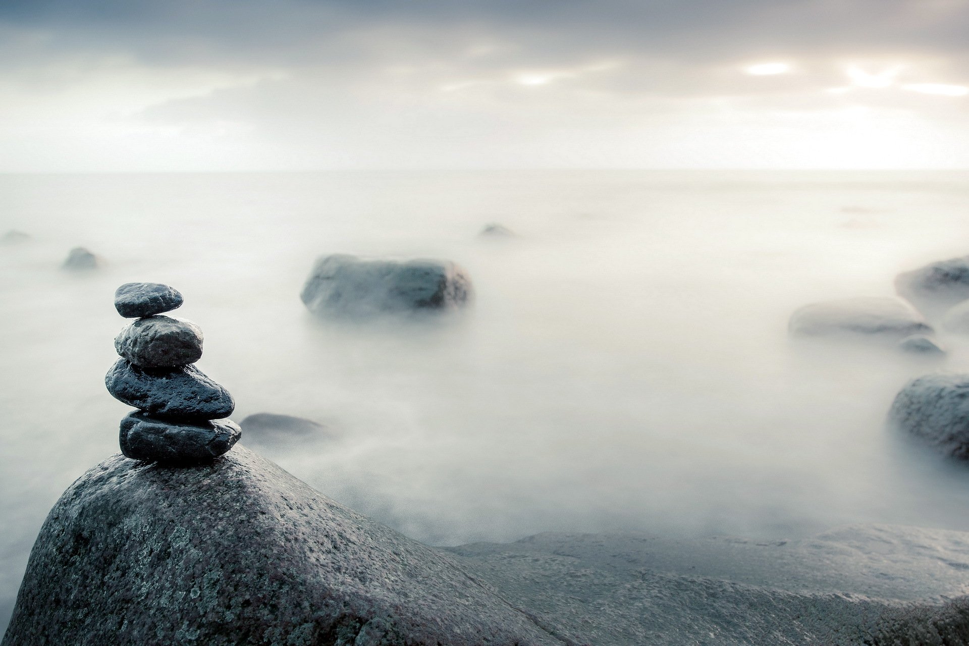 piedras mar niebla naturaleza