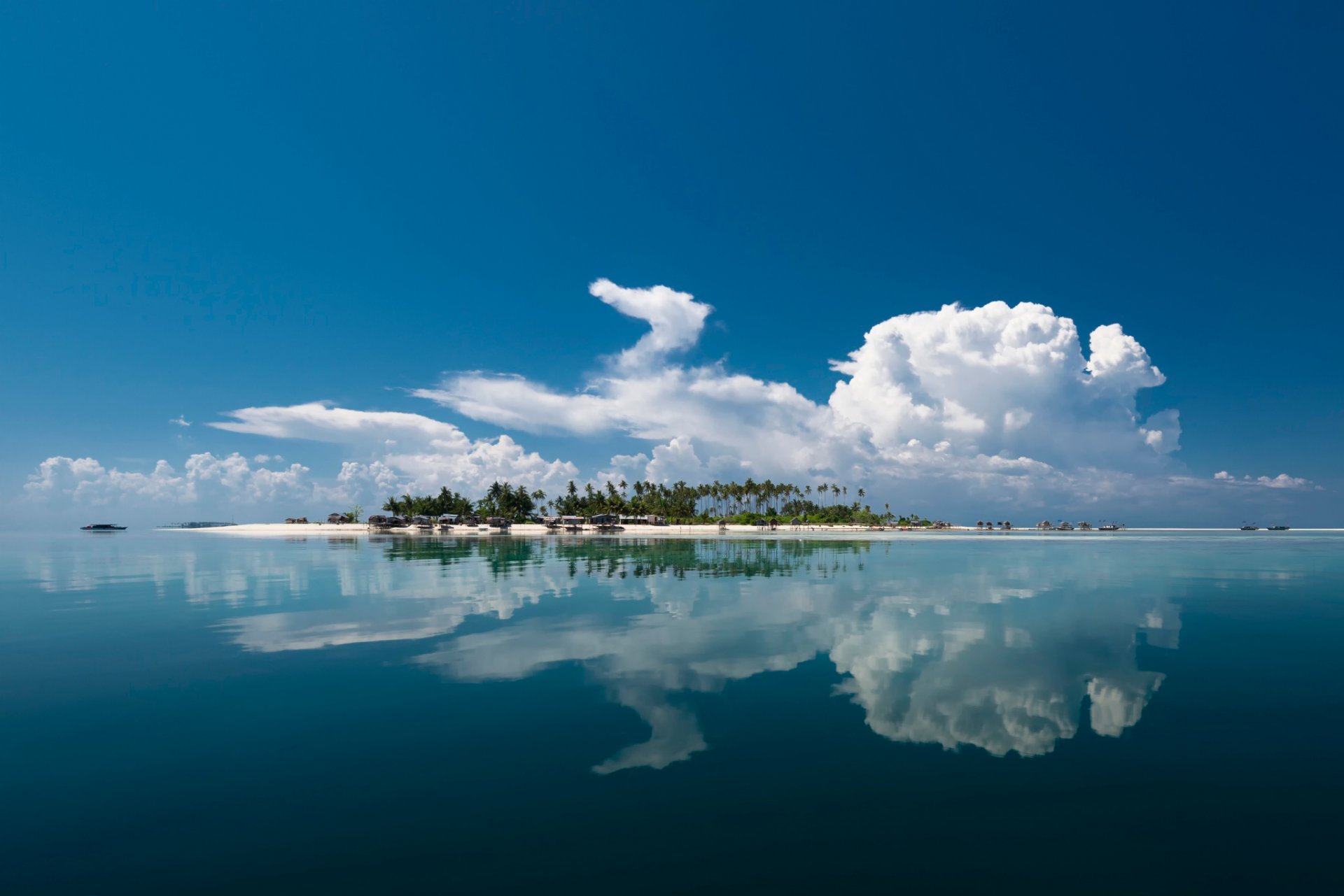 île mer nuages réflexion