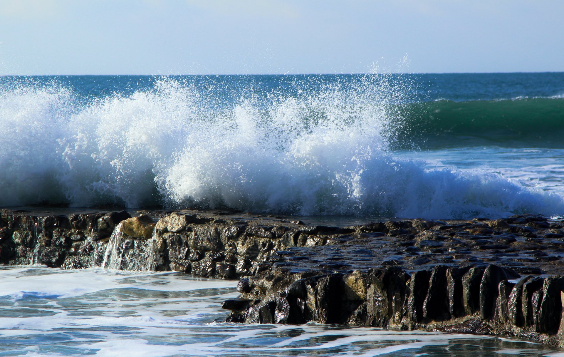 mar rocas rocas salpicaduras ola