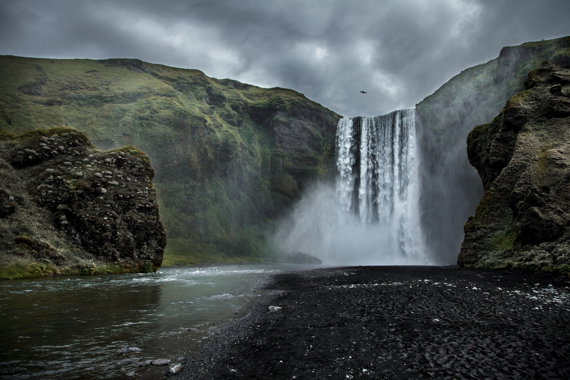 río cascada nubes pájaro