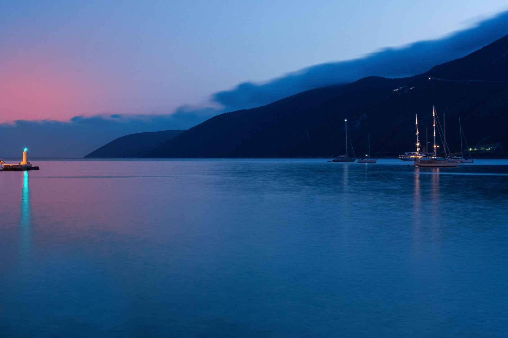 berge sonnenuntergang meer yachten leuchtturm