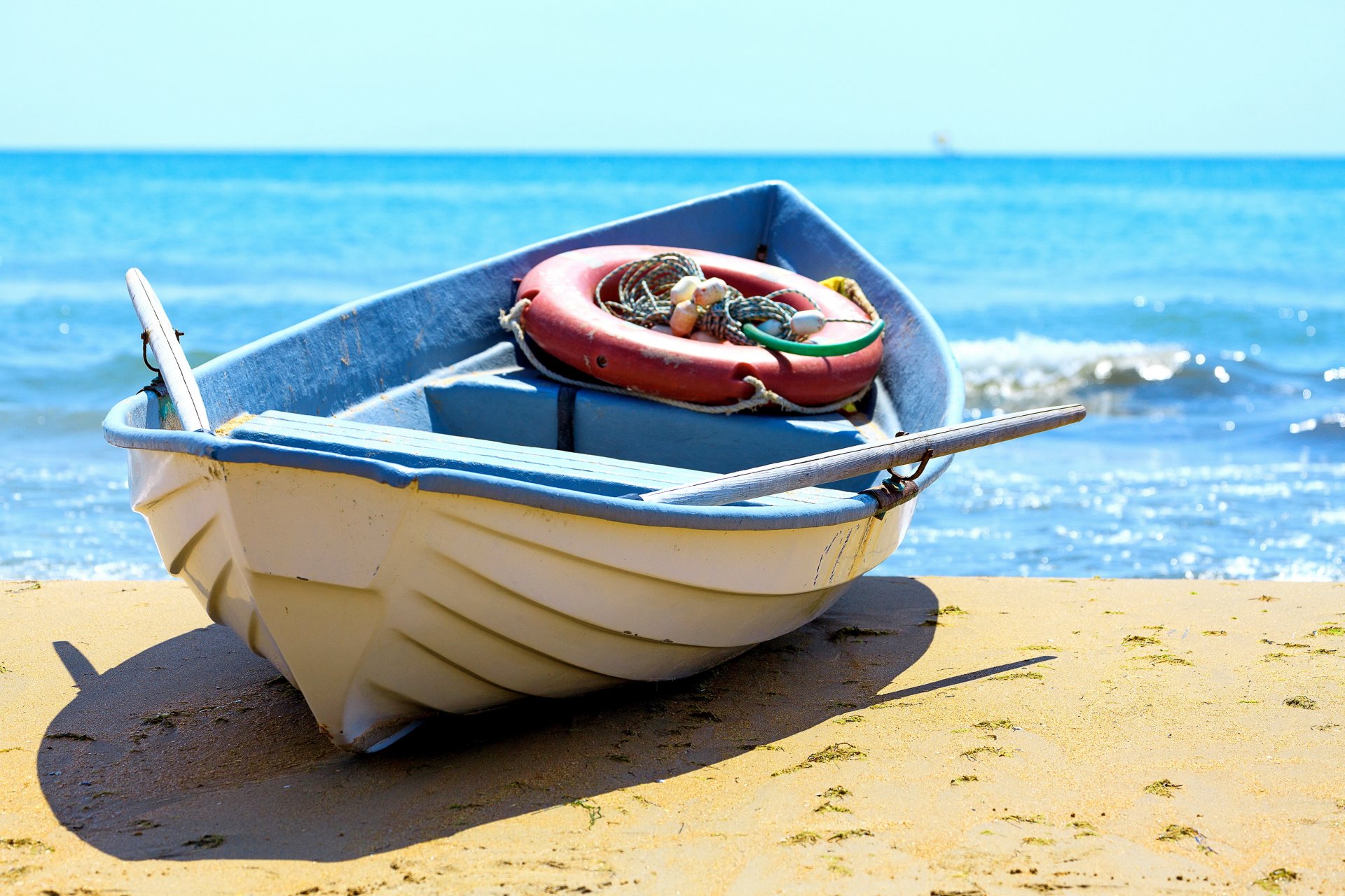 bateau de pêche sable plage mer bateau rivage