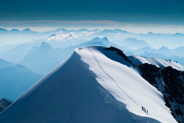 Climbing the snowy Mount Everest