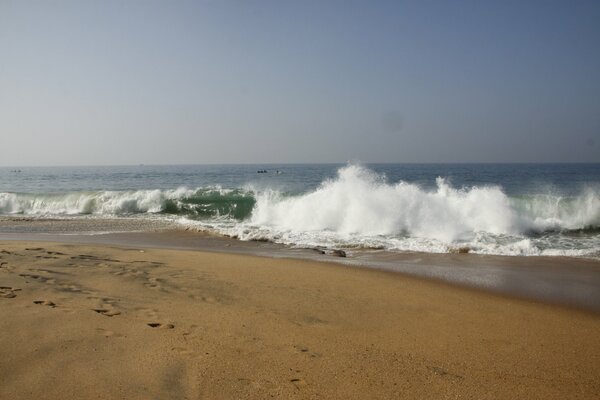 Fondos de pantalla de olas de mar en la playa