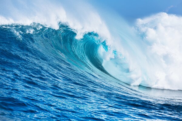 Vague de mer. Eau bleue