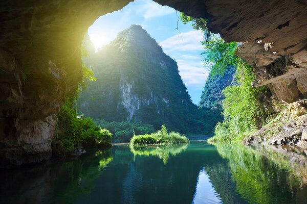 Scogliera vicino All acqua in Vietnam