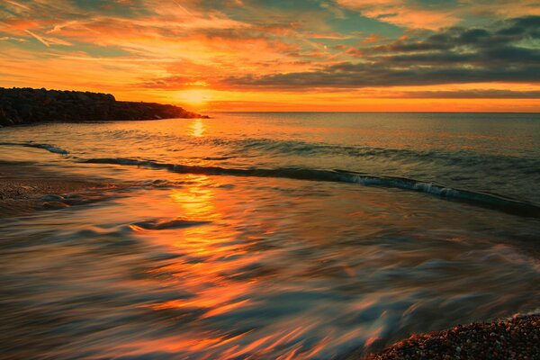 Tramonto italiano che cade sul mare