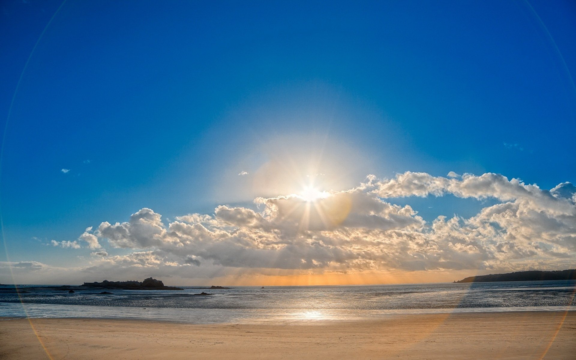 strand sand himmel wolken sonne blendung