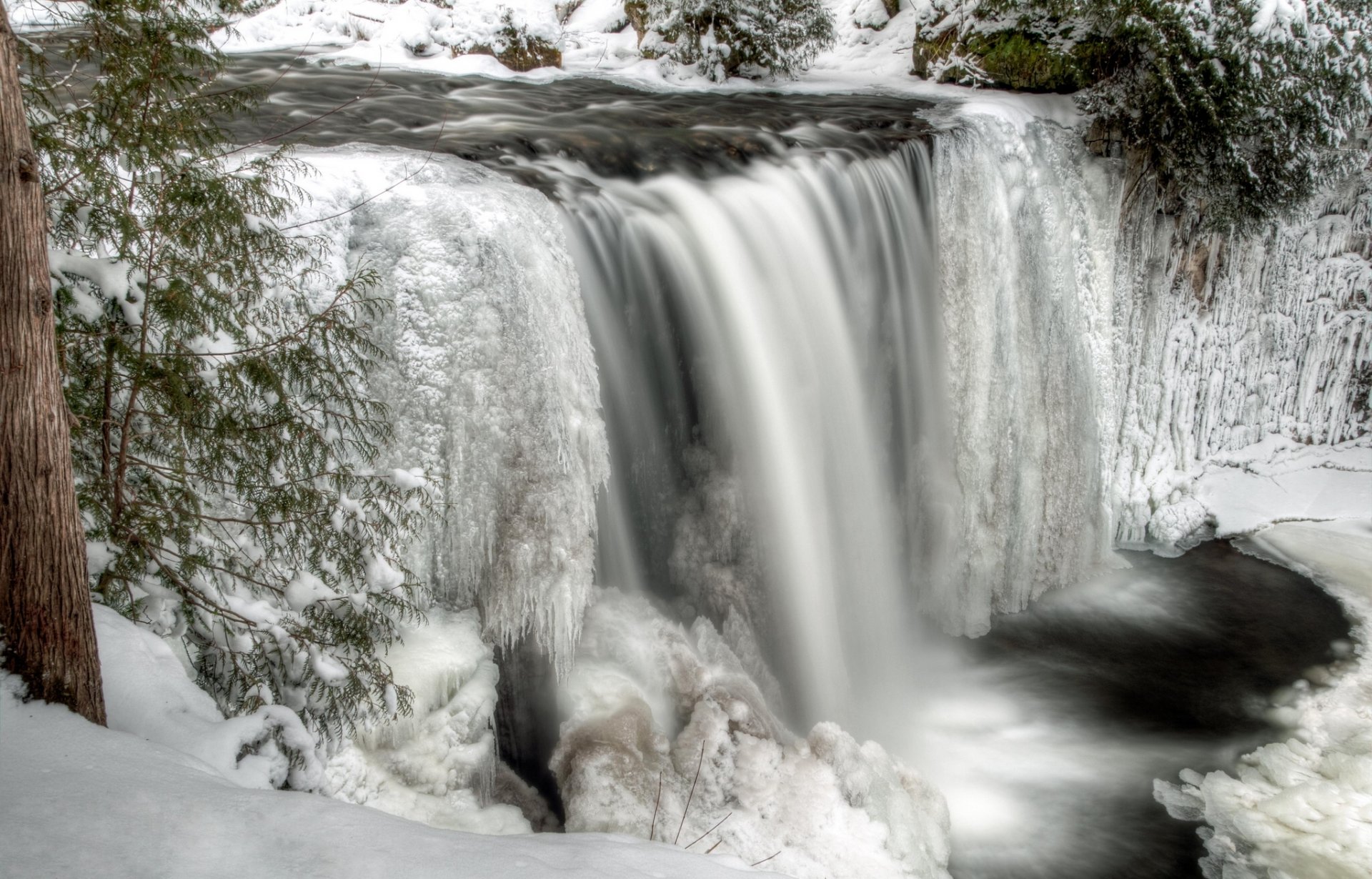 cascada invierno corriente nieve río