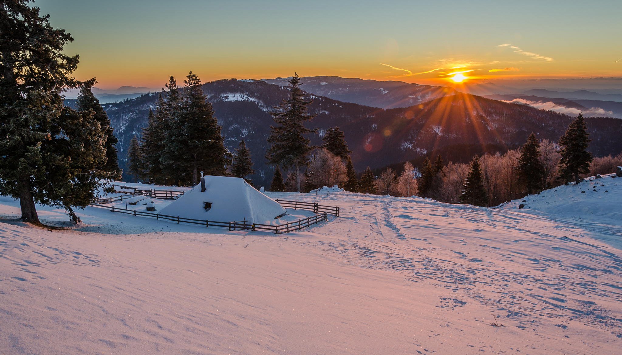 hiver matin neige montagnes soleil